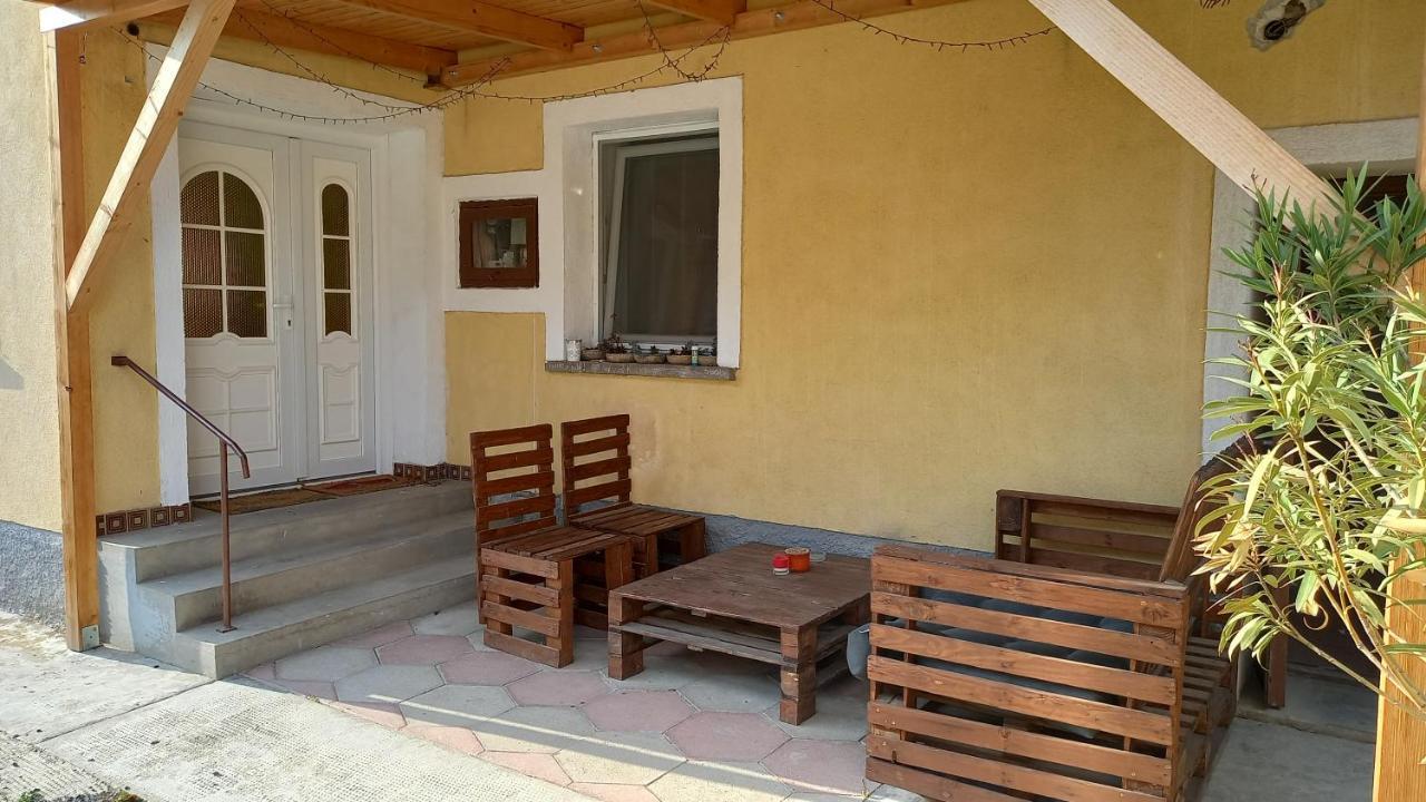 Kucko Apartman Badacsonytordemic Exterior photo